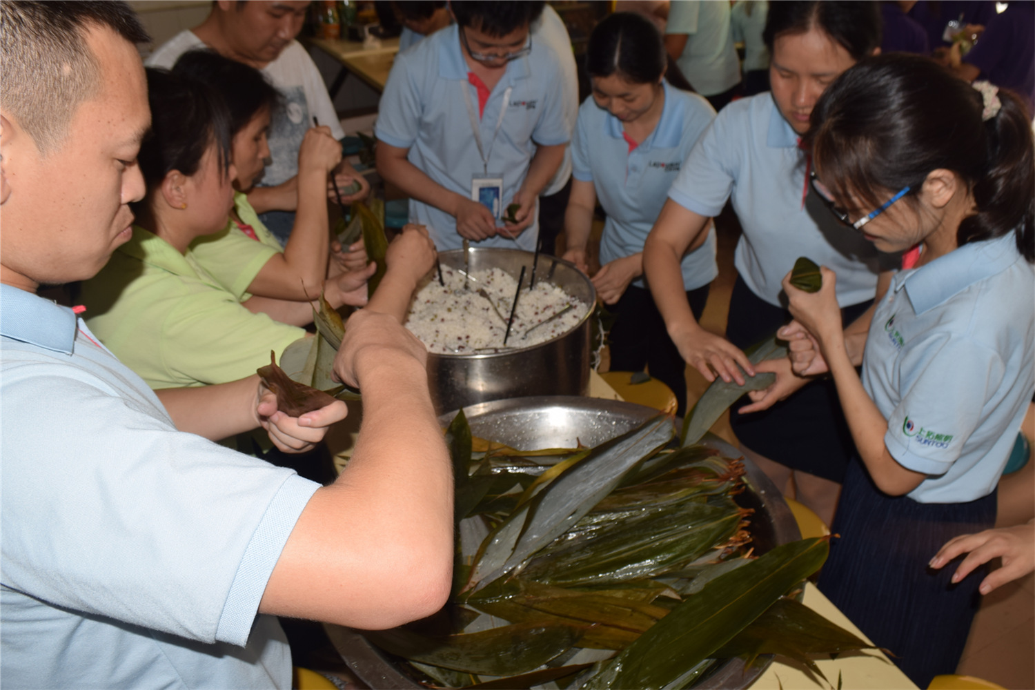 立洋股份：开展“快乐端午 情意浓浓”包粽子活动